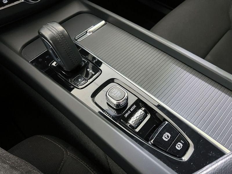 Volvo XC60 B4 D AWD automatico Momentum