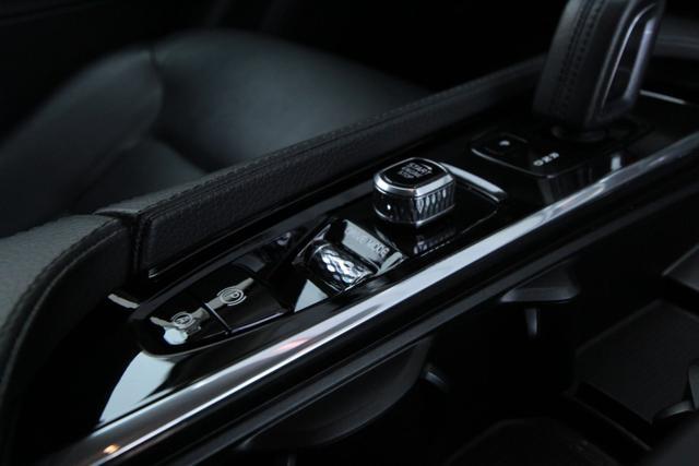 VOLVO XC90 B5 (d) AWD Pezzo Netto 7 posti Business Plus
