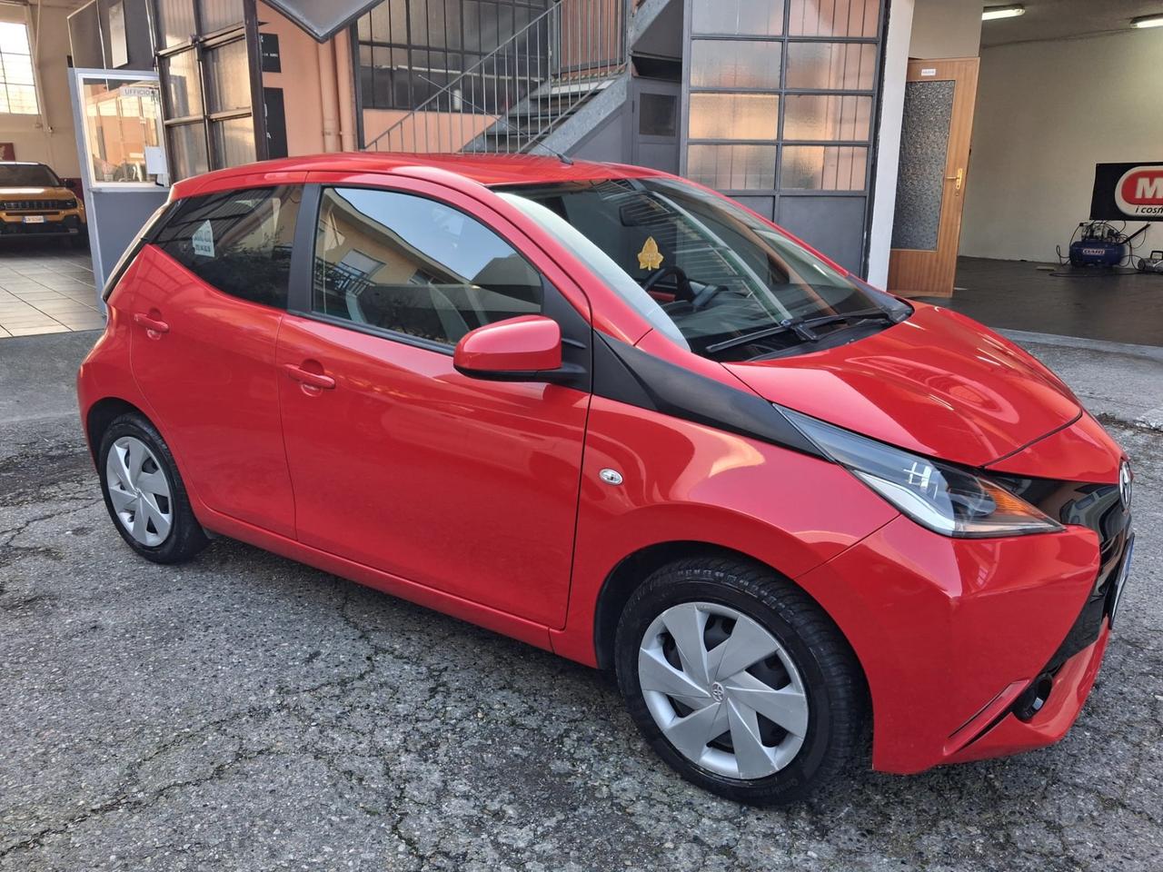 Toyota Aygo 1.0 VVT-i 69 CV 5 porte x-cool