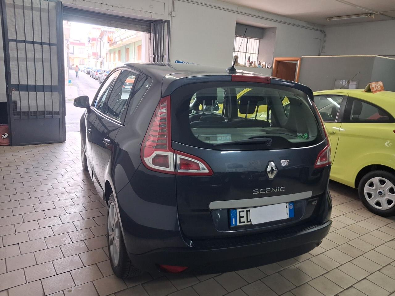 Renault Scenic X-Mod 1.5 dCi unico prop 2011