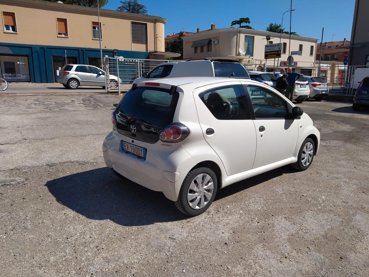 Toyota Aygo 1.0 12V VVT-i 5 porte Active Connect Neopatentati