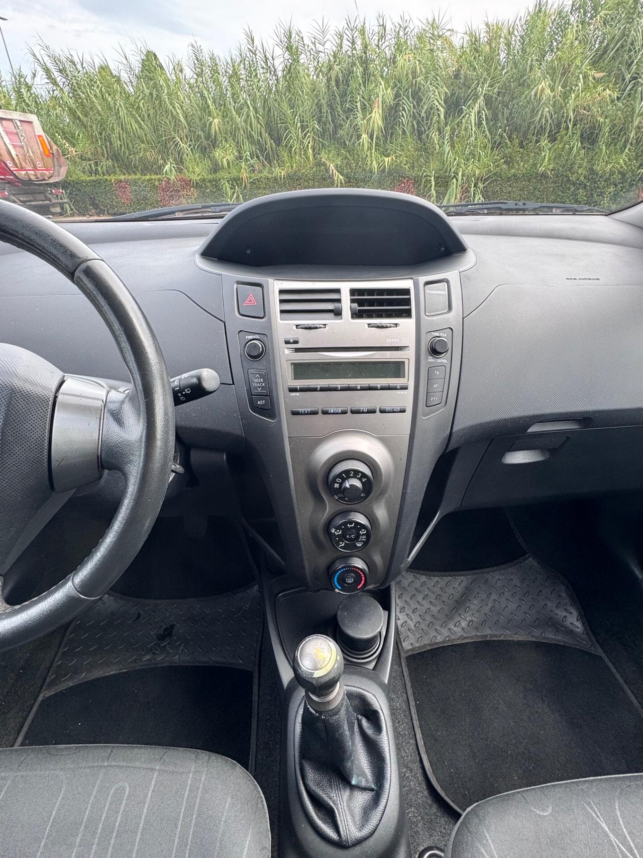 Toyota Yaris 1.0 Luxury pack