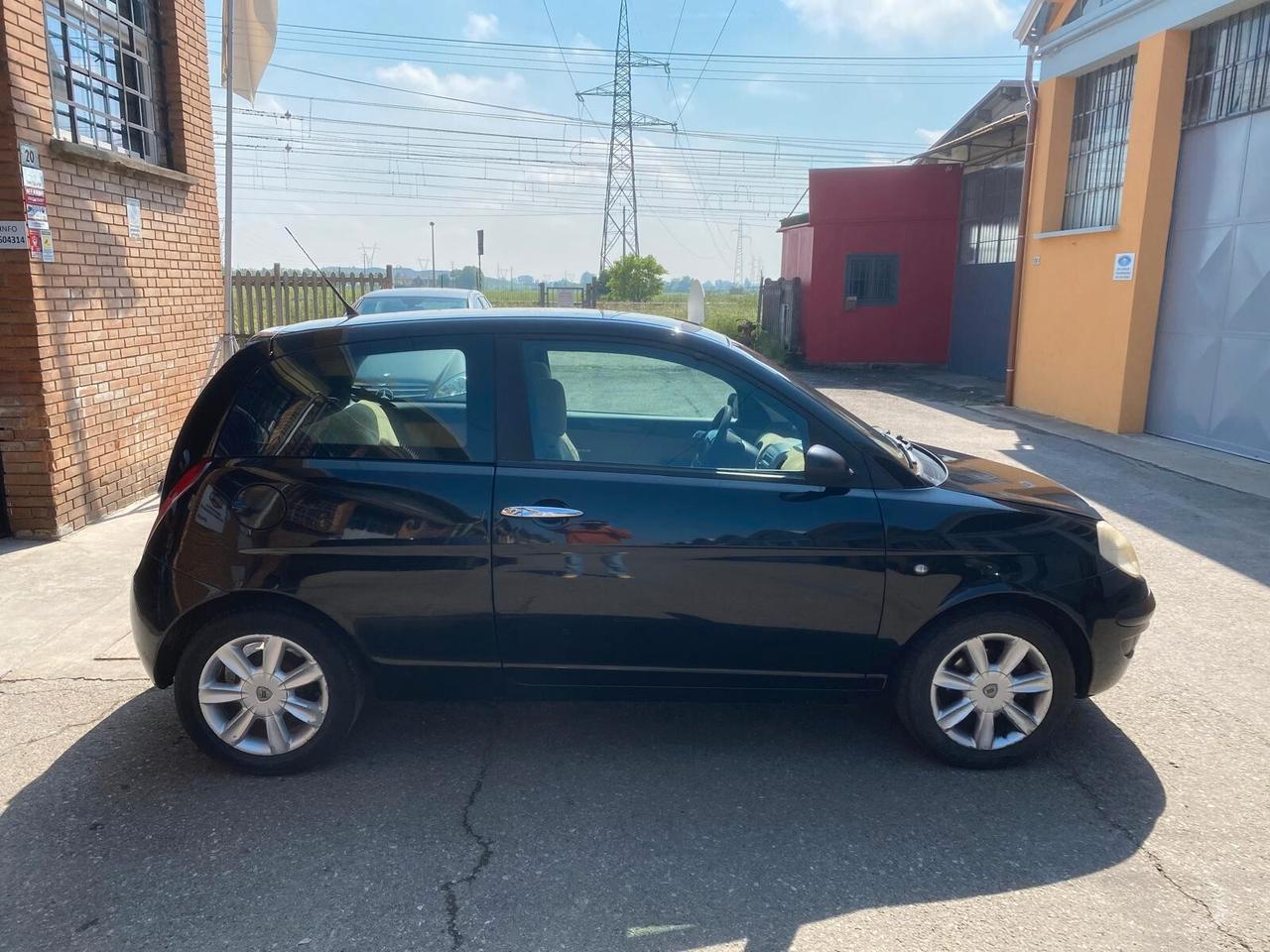 Lancia Ypsilon 1.2 Argento 80cv - OK NEOPATENTATI