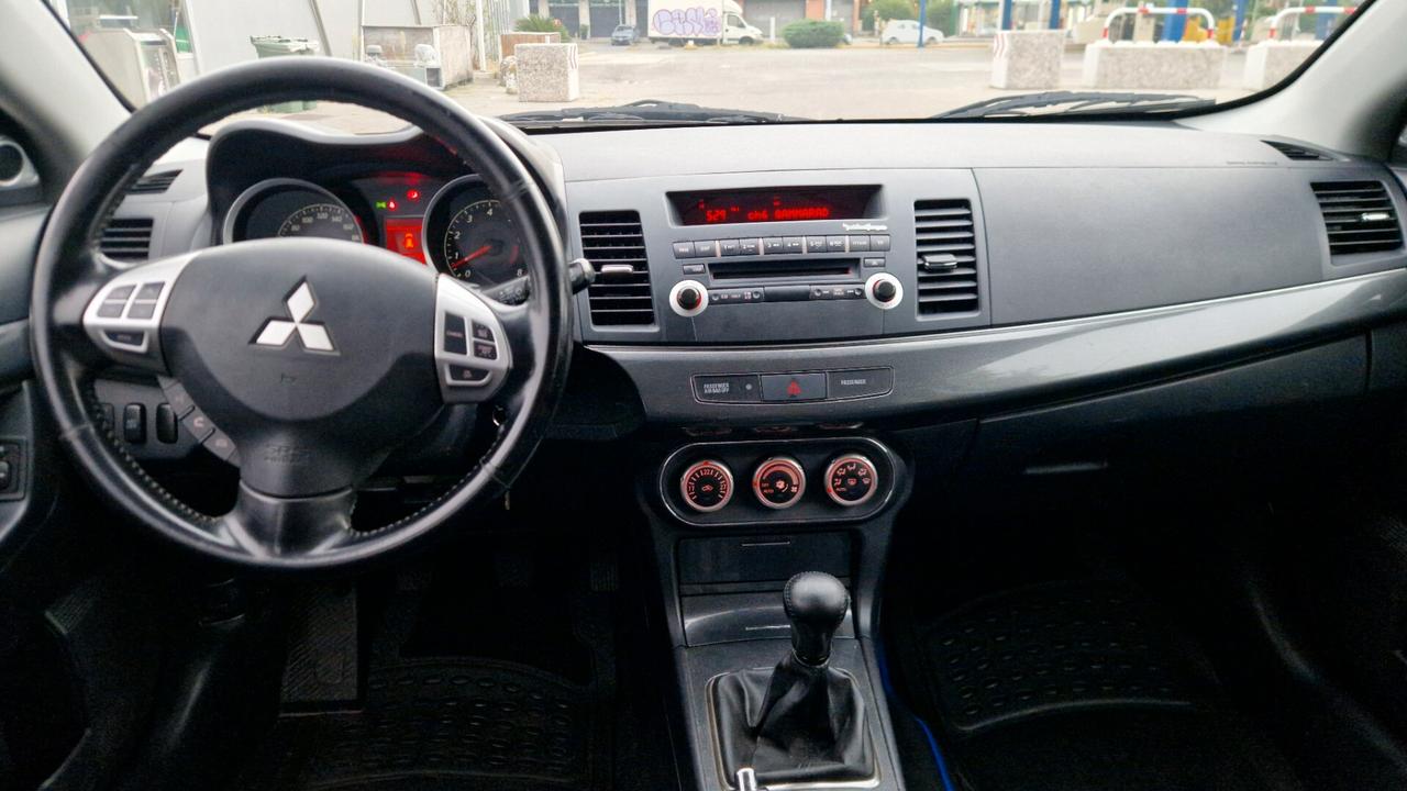 Mitsubishi Lancer 1.8 5p. Sportback Invite