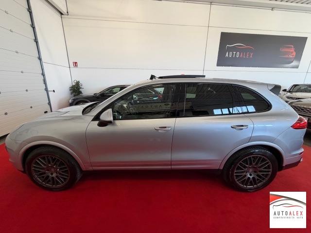 PORSCHE - Cayenne - 3.0 Diesel Platinum Edition