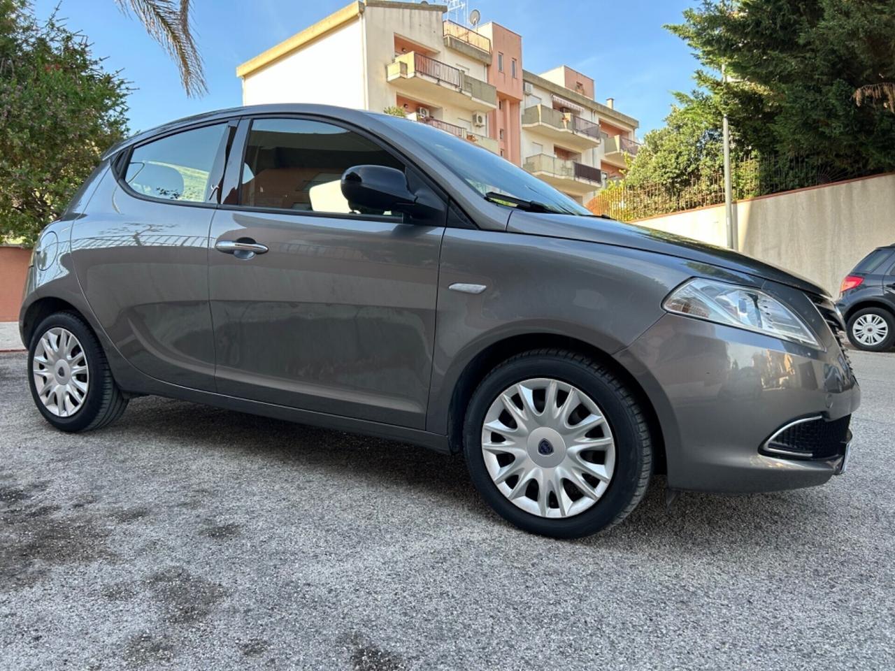 Lancia Ypsilon 1.2 69 CV IDEALE PER NEO PATENTATI