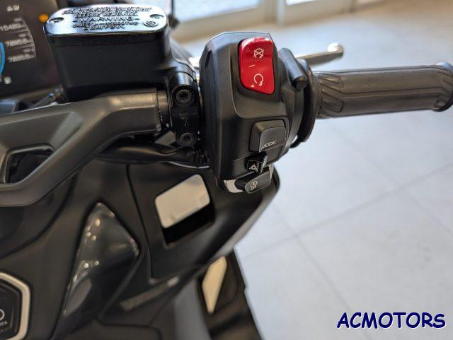 YAMAHA T-Max 560 TECH MAX