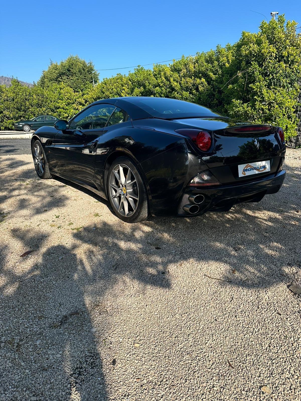 Ferrari California DCT nera book service provenienza rete ferrari