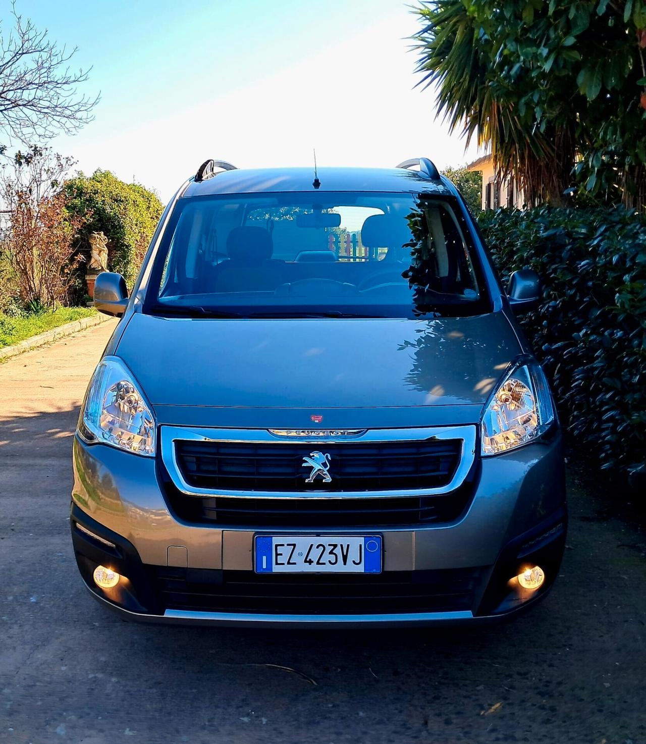 PEUGEOT PARTNER EURO6 TRASPORTO DISABILI PIANALE RIBASSATO