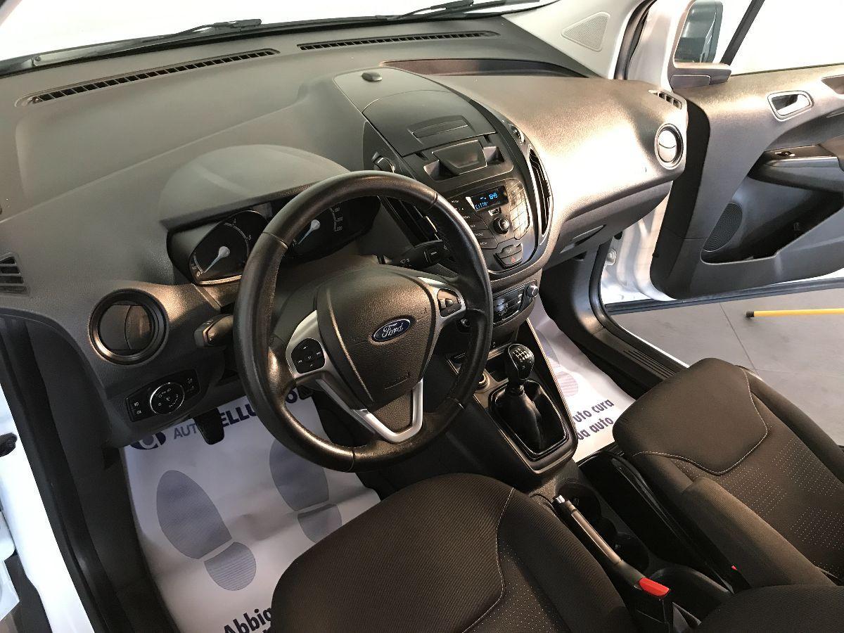 FORD TRANSIT COURIER TDCI TREND VAN