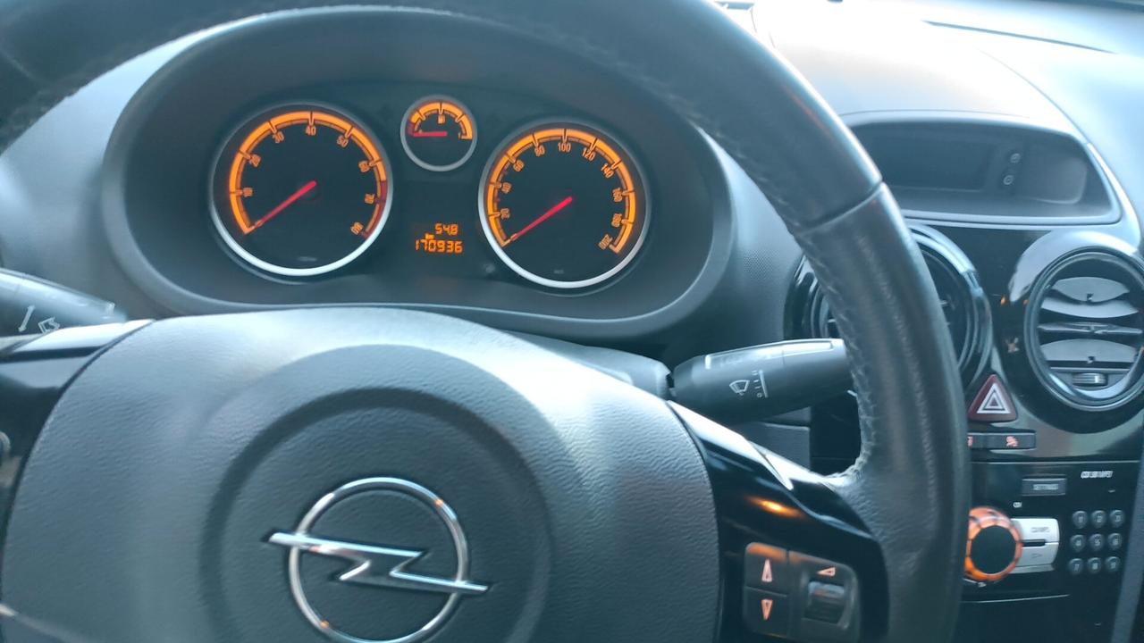 Opel Corsa 1.2 benzina GPL anno 2010 chilometri 170.000