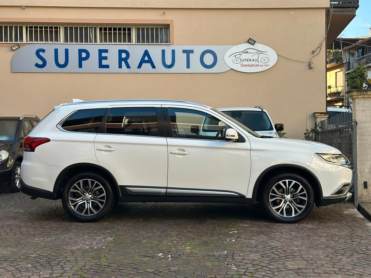 Mitsubishi Outlander 2.2 DI-D 4WD 7 posti Autom