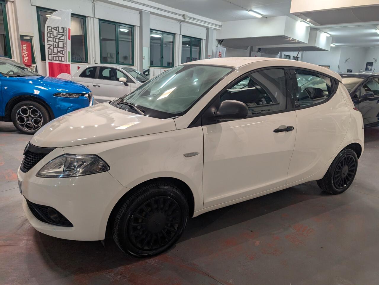 Lancia Ypsilon 1.0 FireFly 5 porte S&S Hybrid Ecochic Silver