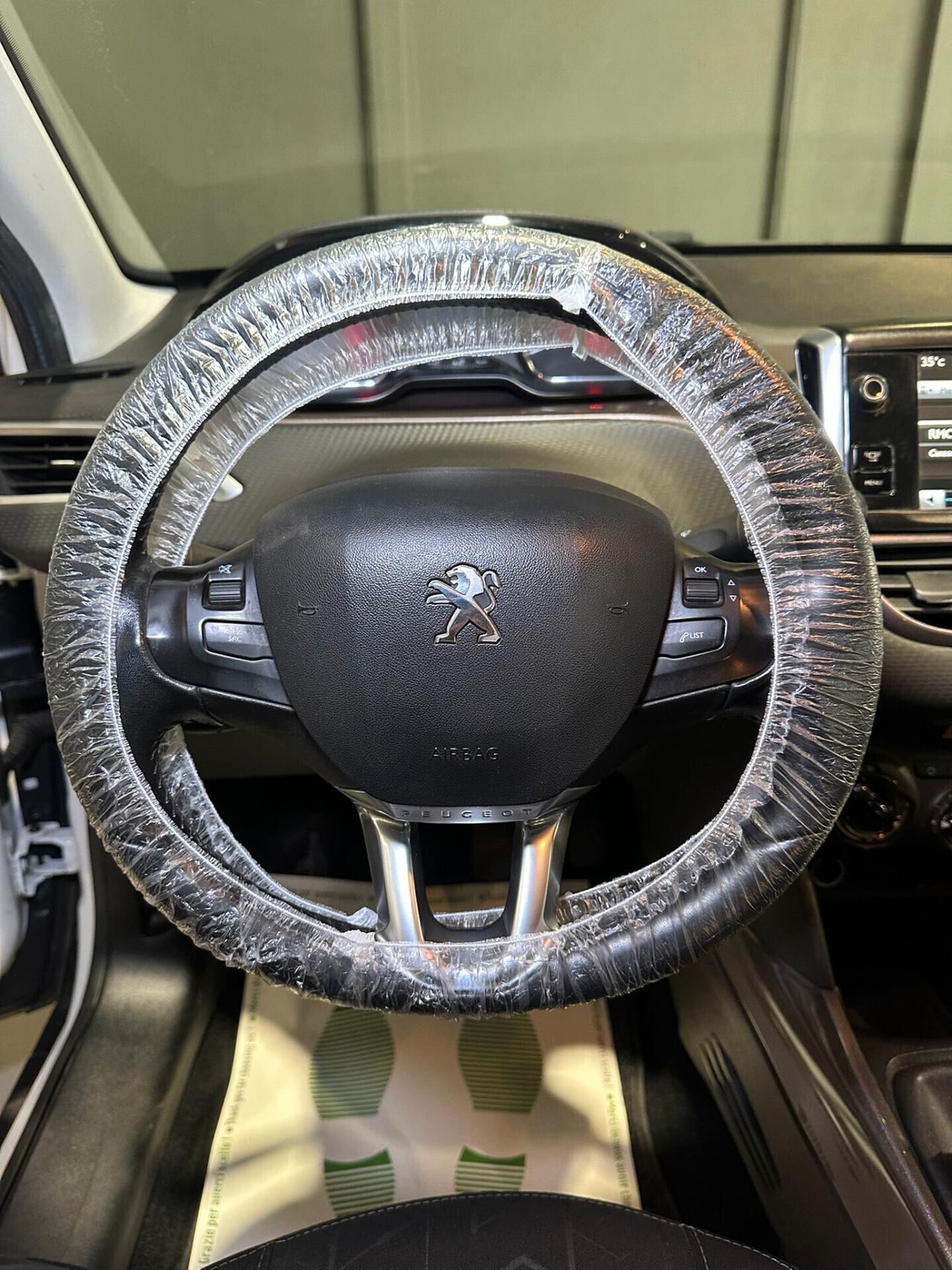 Peugeot 2008 1.6 HDi 92 CV Urban Cross