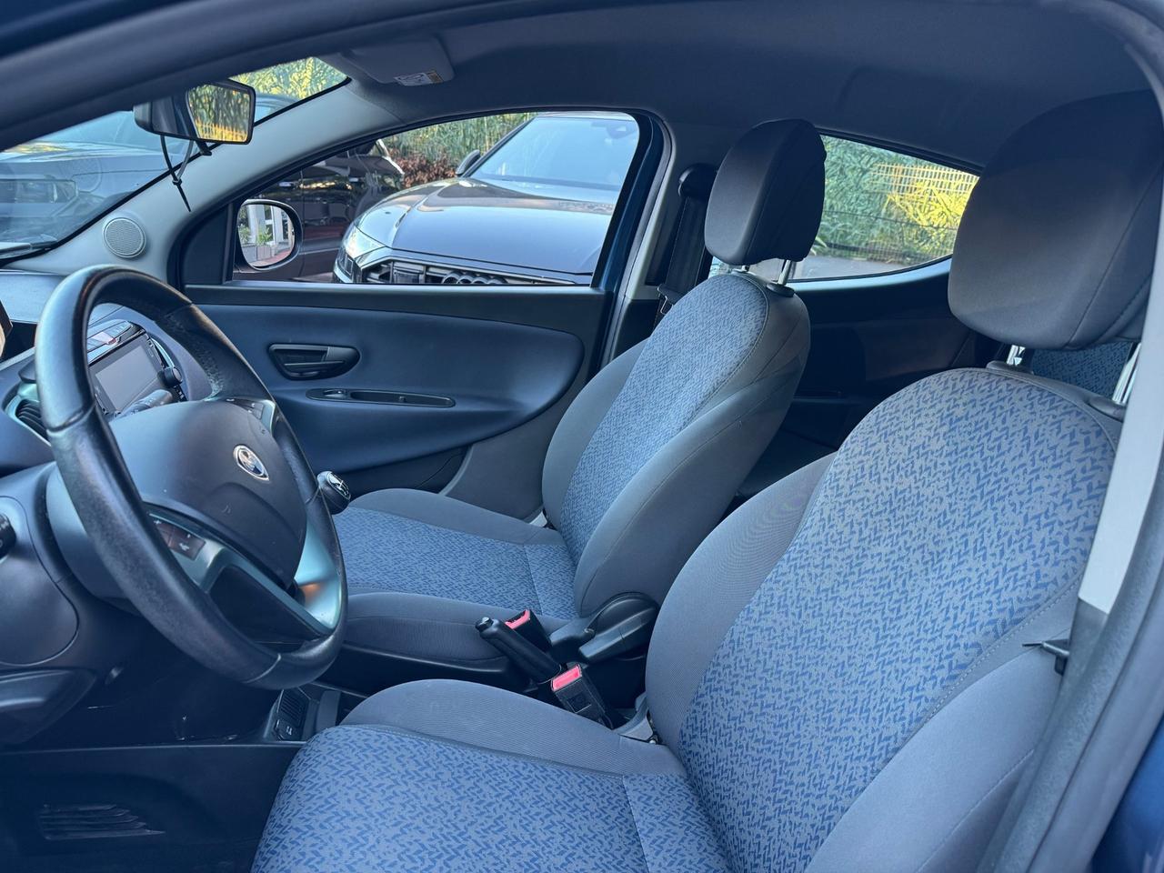 Lancia Ypsilon 1.0 FireFly 5 porte S&S Hybrid Gold