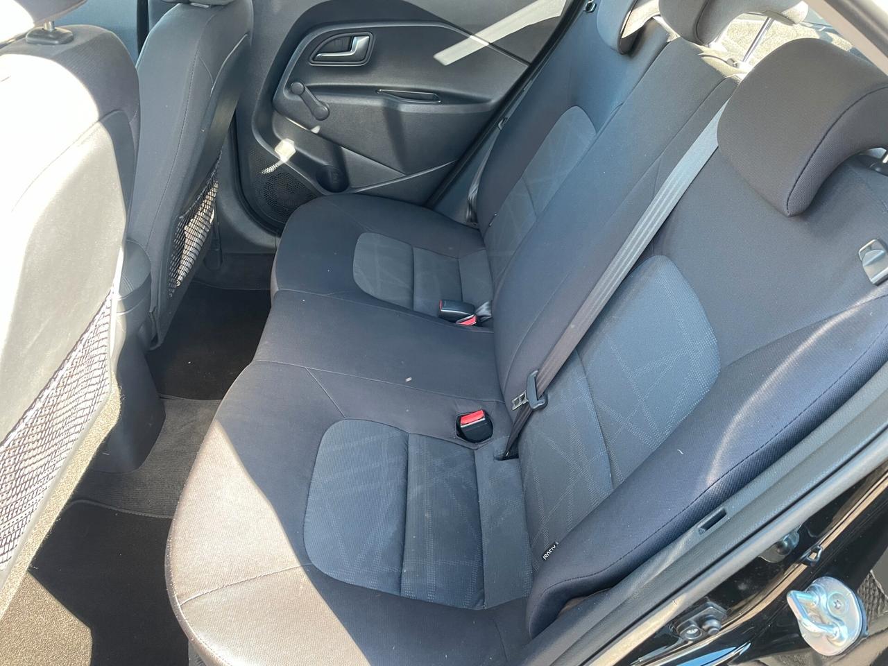 Kia Rio 1.1 CRDi 5p. Active Collection RETROCAMERA