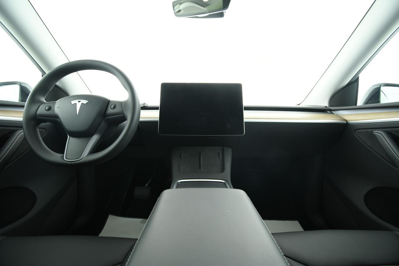 TESLA Model Y Long Range Dual Motor awd + AUTOPYLOT MAX
