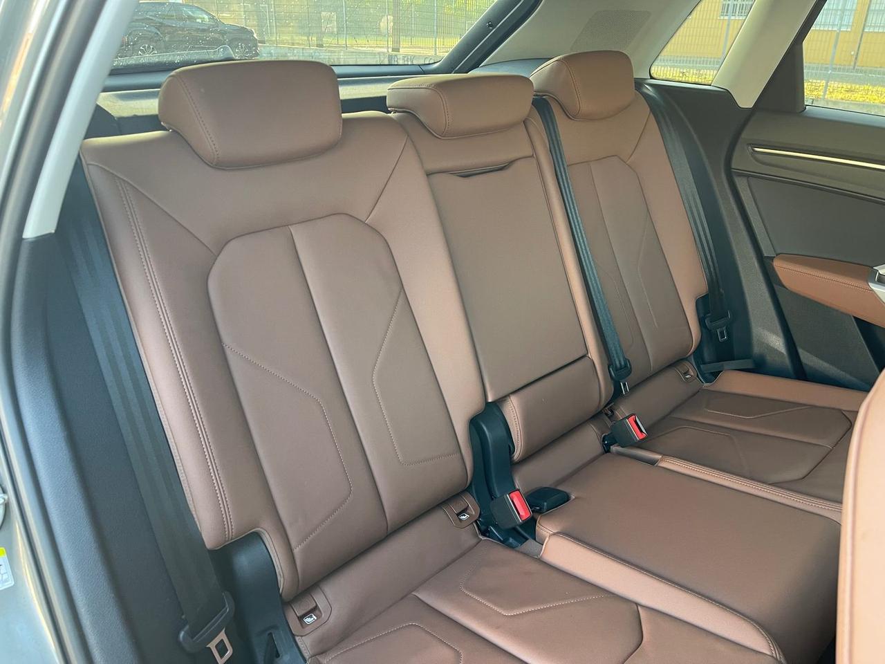 Audi Q3 2.0 35 TDI Business #10639