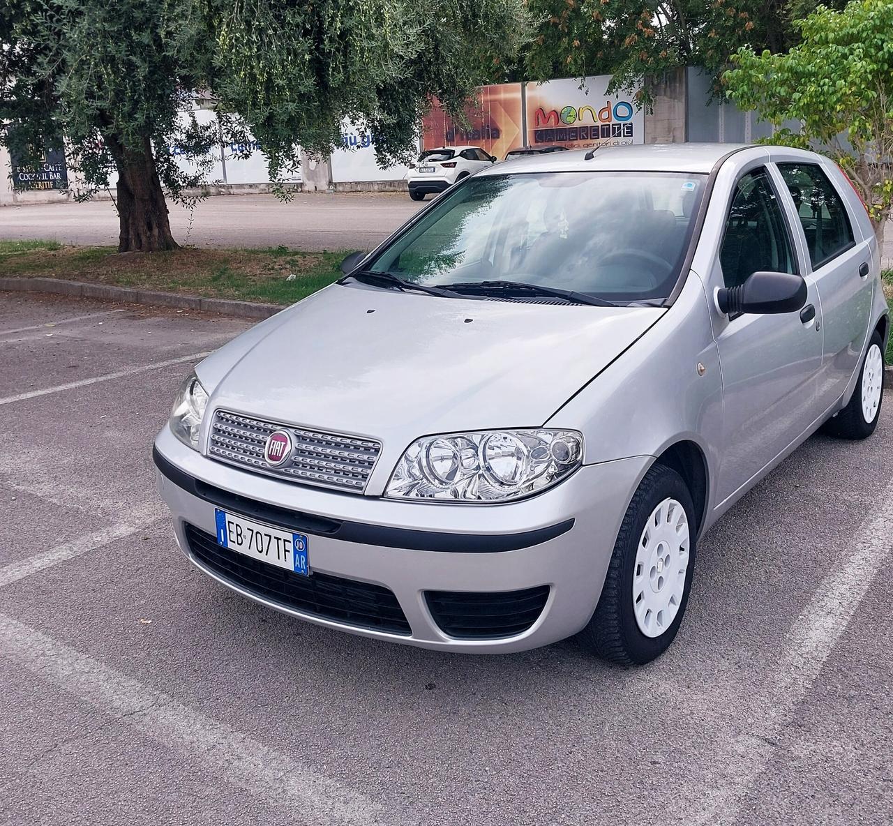 FIAT PUNTO 1.2 5P POCHI KM. 10-2010
