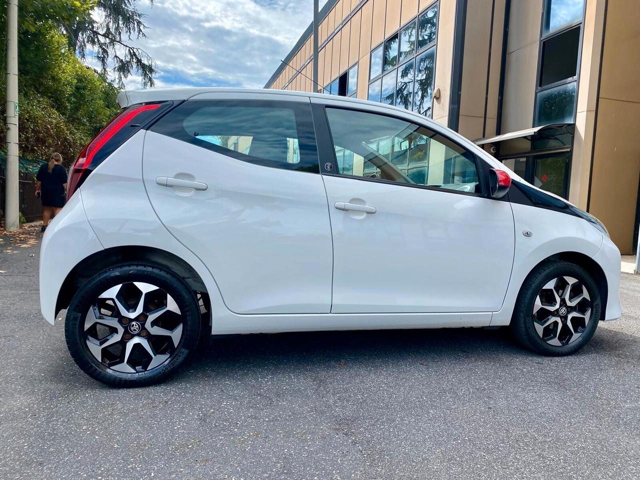 Toyota Aygo 5p 1.0 x-play -CAMERA - TAGLIANDI CASA MADRE-GARANZIA