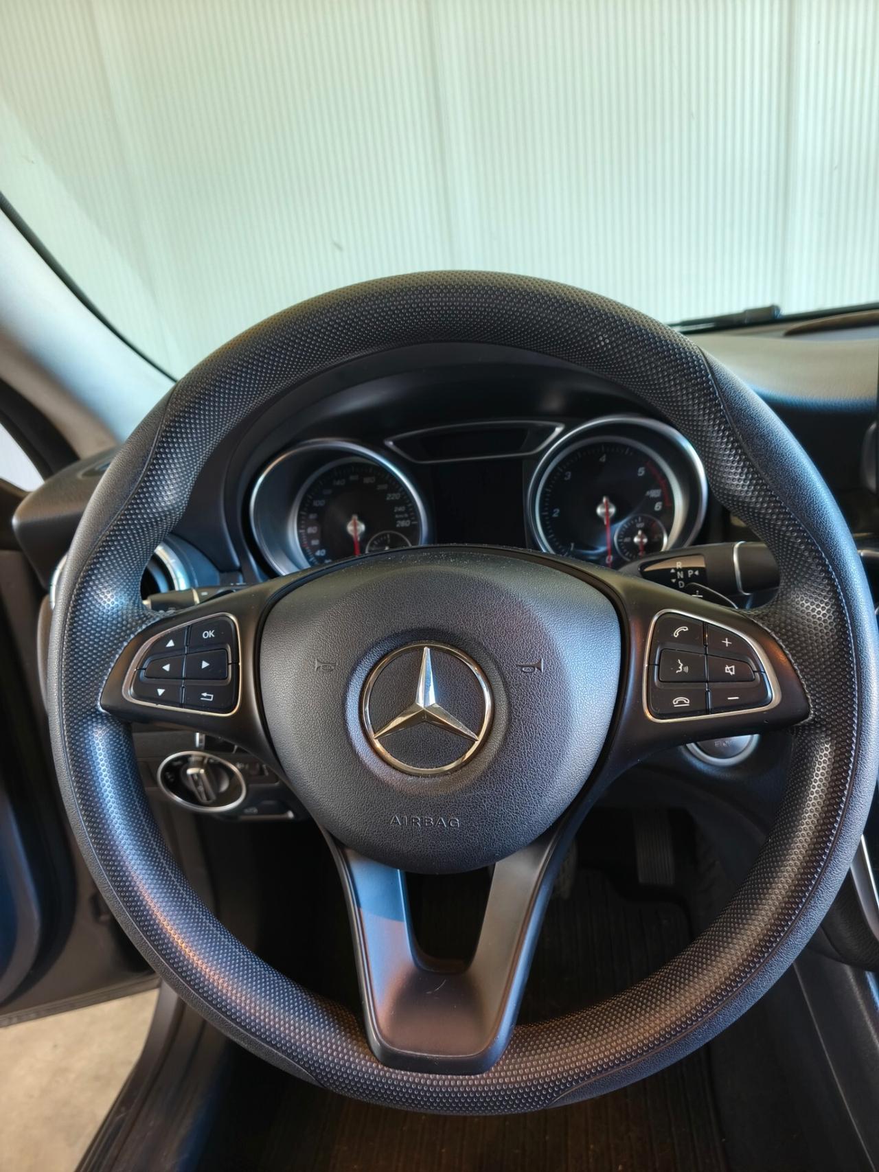 Mercedes-benz CLA 200d 4Matic Premium