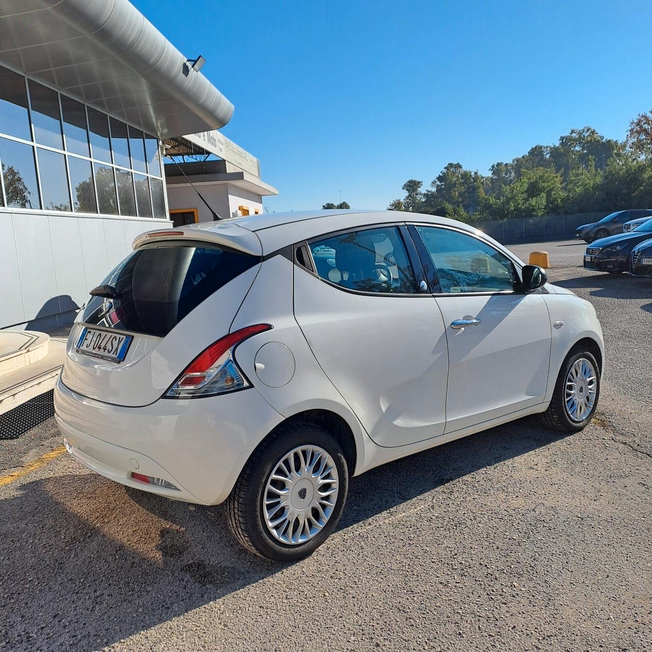 Lancia Ypsilon 1.2 Ecochic 69 Cv Silver