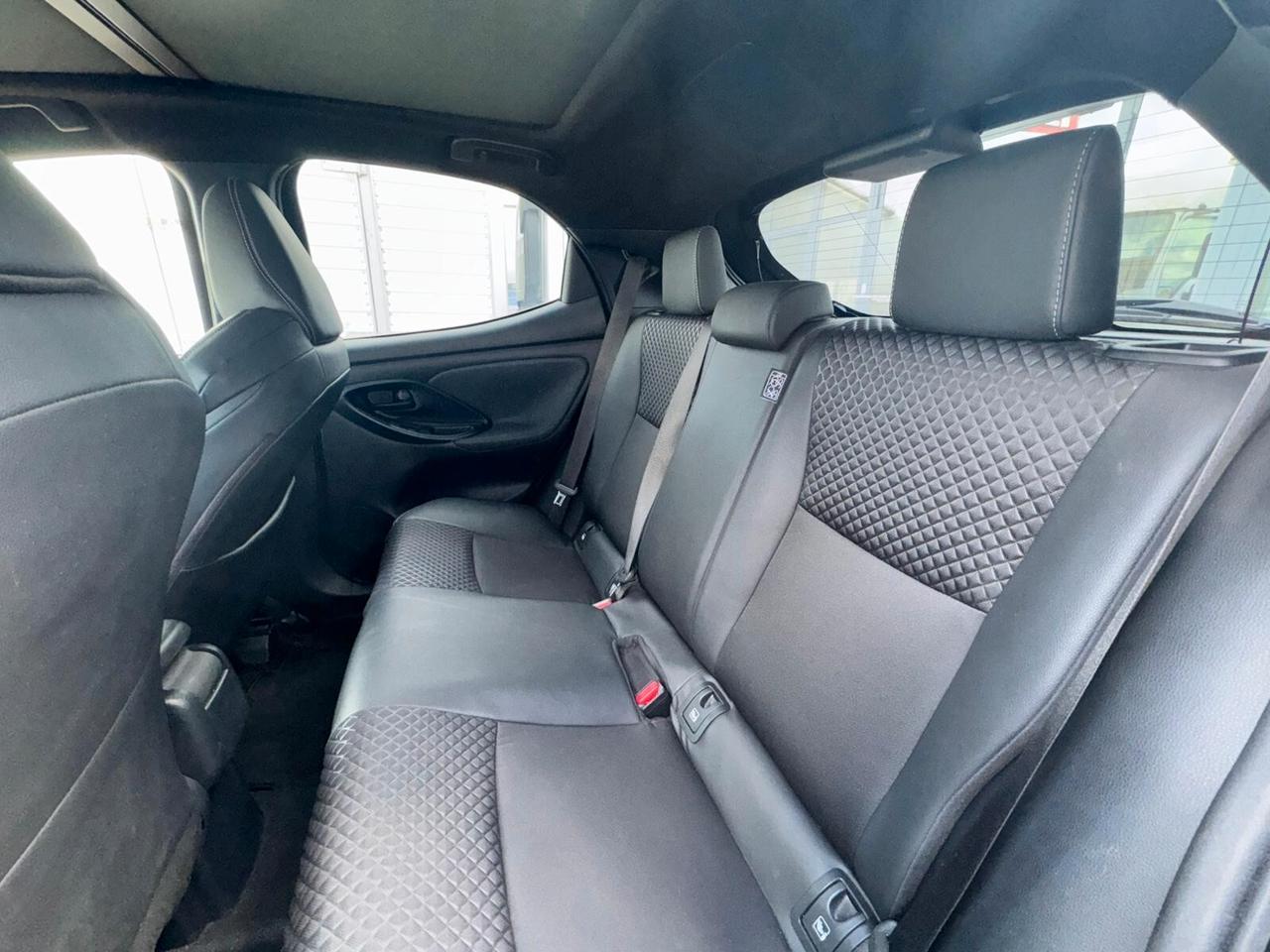 Toyota Yaris 1.5 Hybrid 5 porte Lounge tetto panoramico