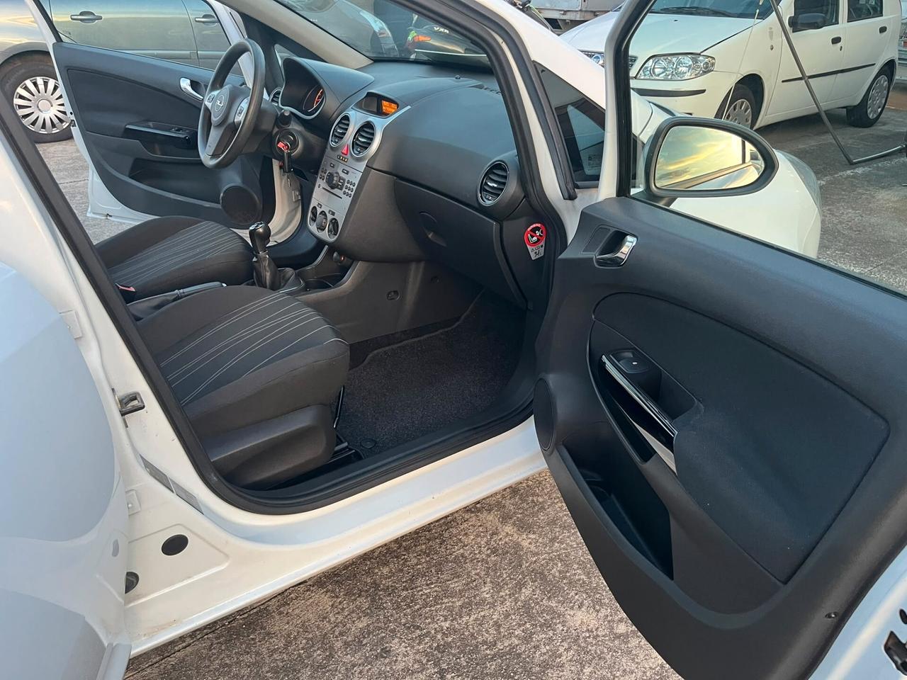 Opel Corsa D 1.2 80cv Enjoy Benzina e GPL Fabbrica