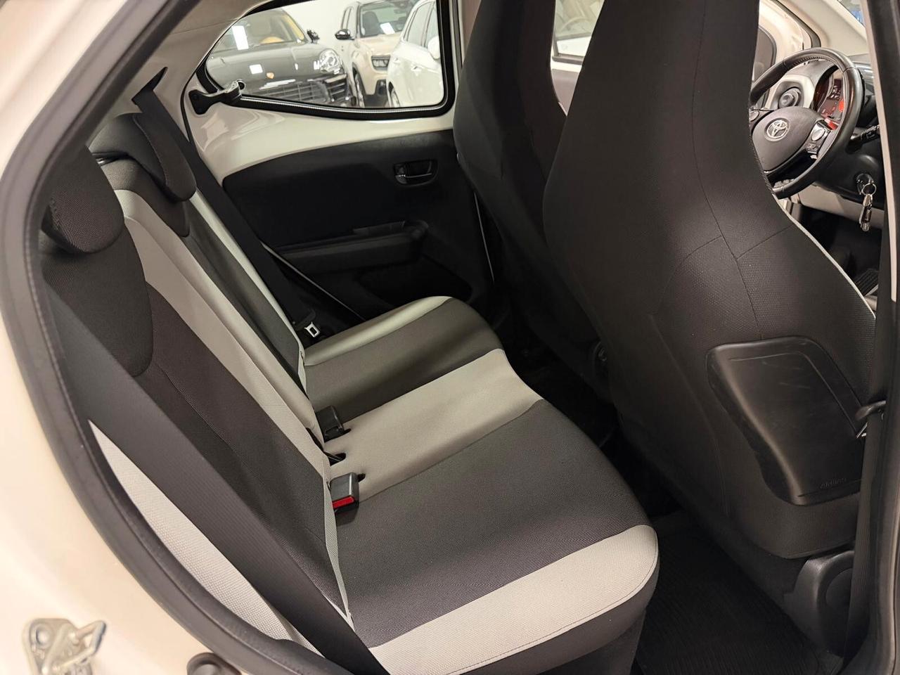 Toyota Aygo 1.0 VVT-i 69 CV 5 porte x-play TSS MMT