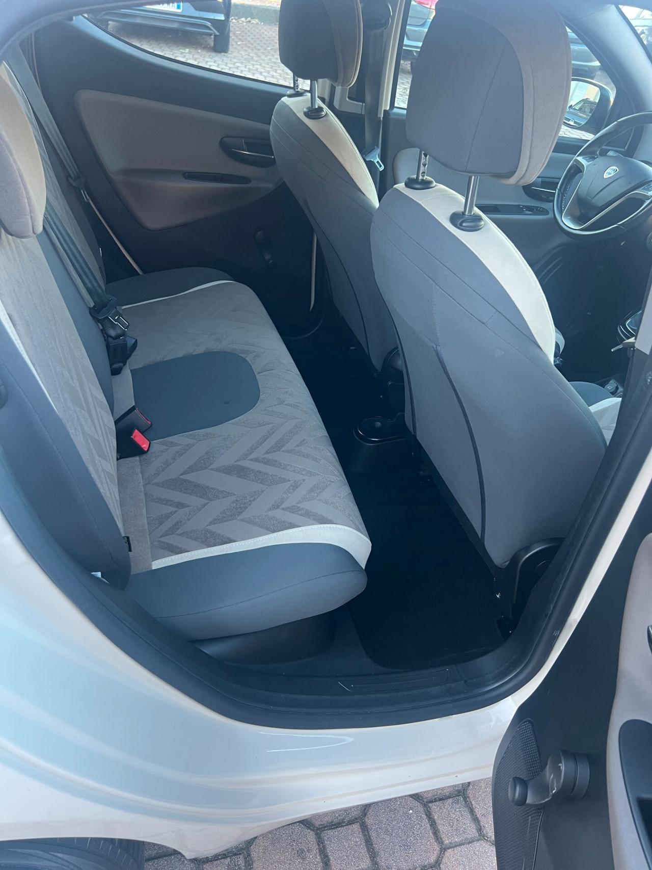 Lancia Ypsilon 1.2 69 CV 5 porte Gold