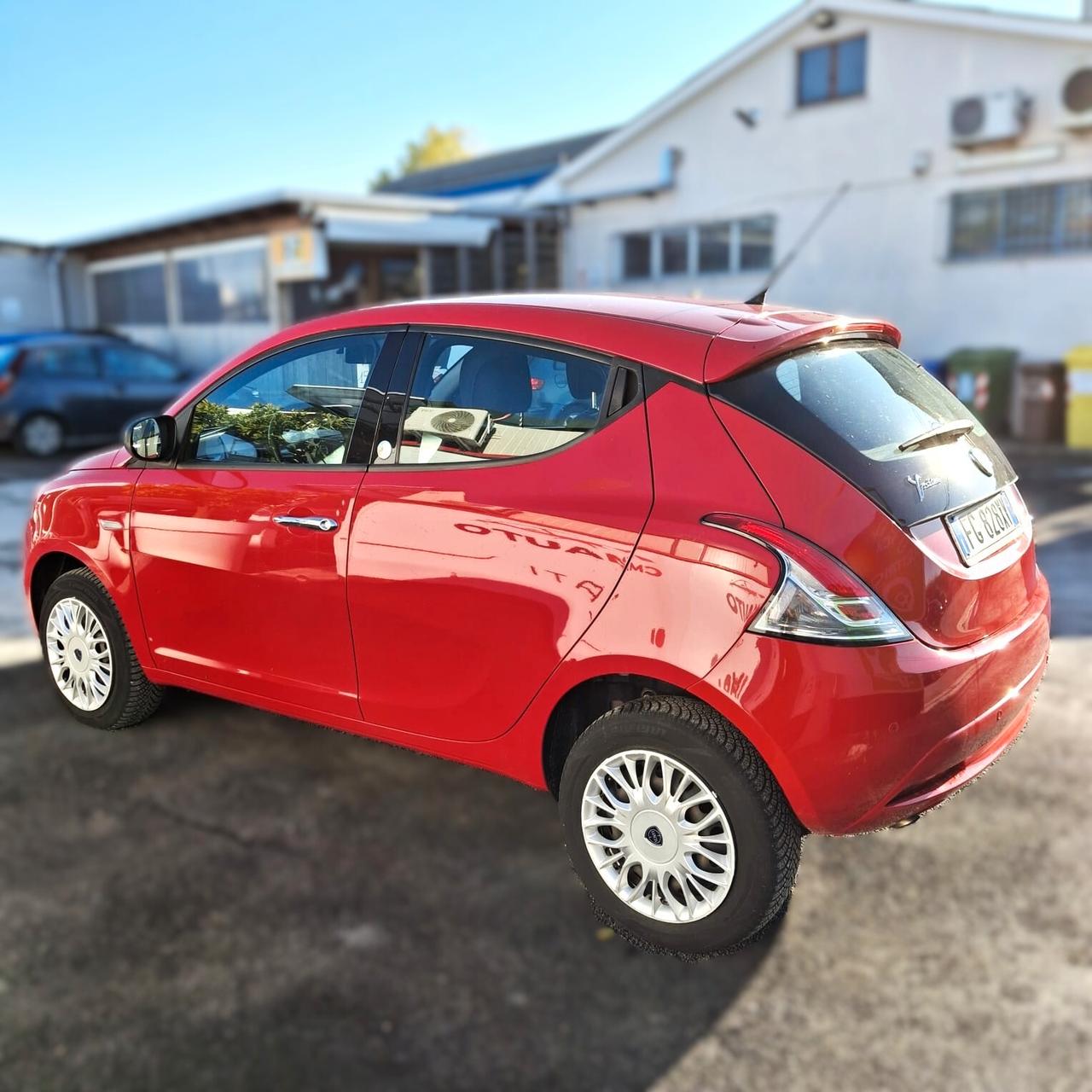Lancia Ypsilon 0.9 TwinAir 85 CV 5 porte Metano