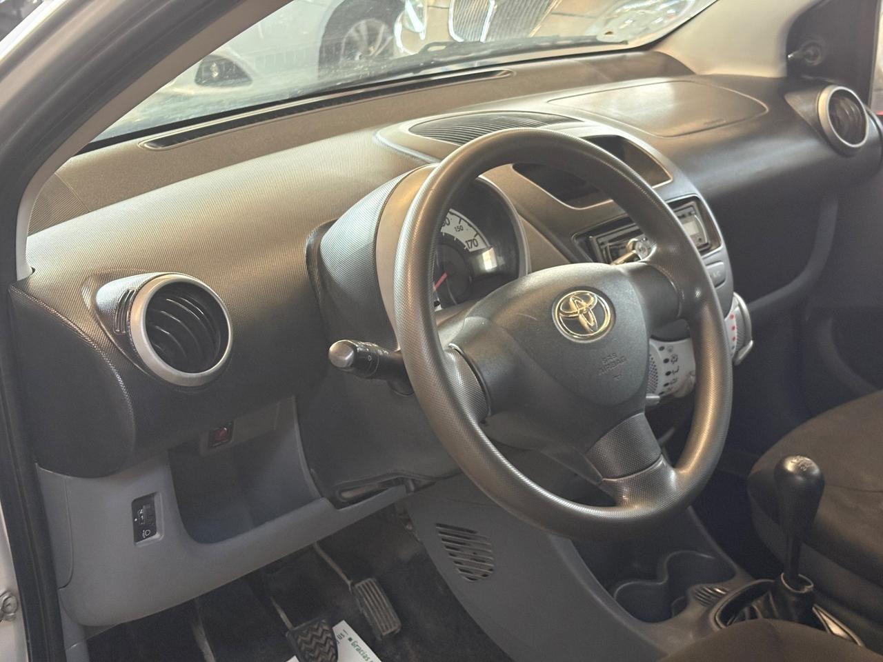 Toyota Aygo 1.0 12V VVT-i 5 porte Sol