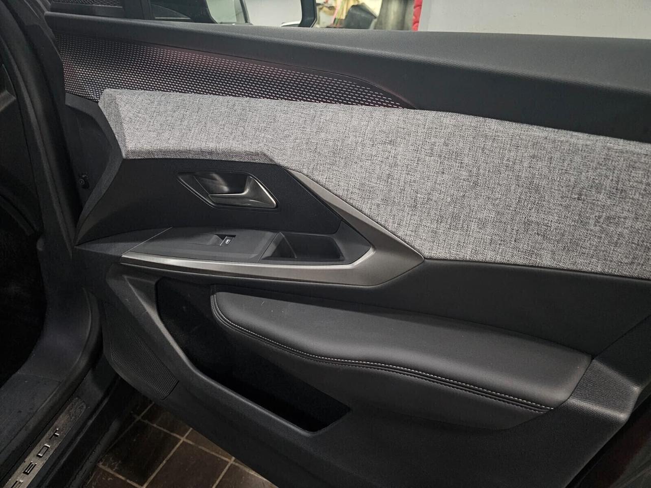 Nuova PEUGEOT 3008 GT - Hybrid 145CV E-DCS6 Grigio Titanio
