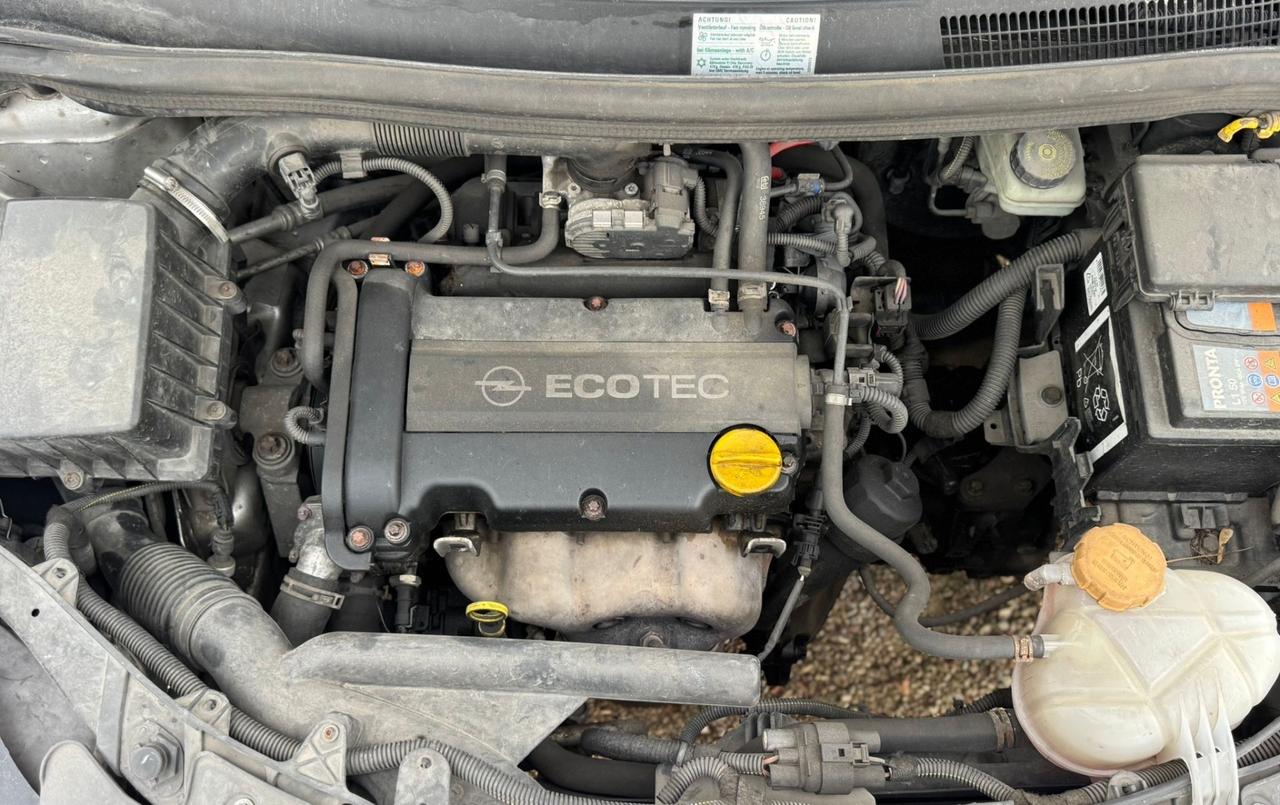 Opel Corsa 1.2 3 porte Sport Neopatentati