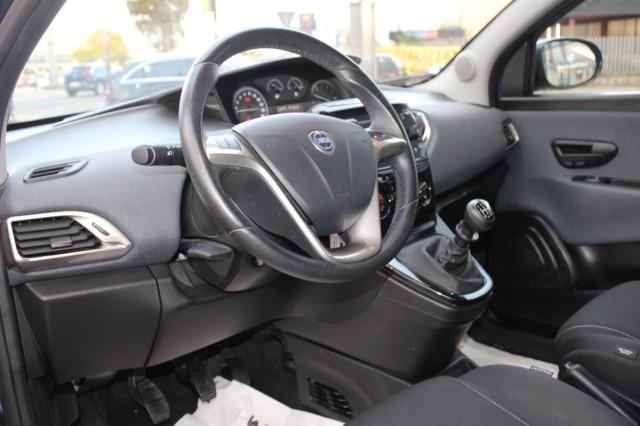 Lancia Ypsilon III 1.0 hybrid Gold s&s 70cv adatta neopatentasti