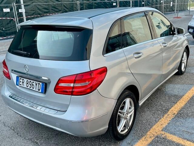 Mercedes-Benz B 180 BlueEFFICIENCY 2012