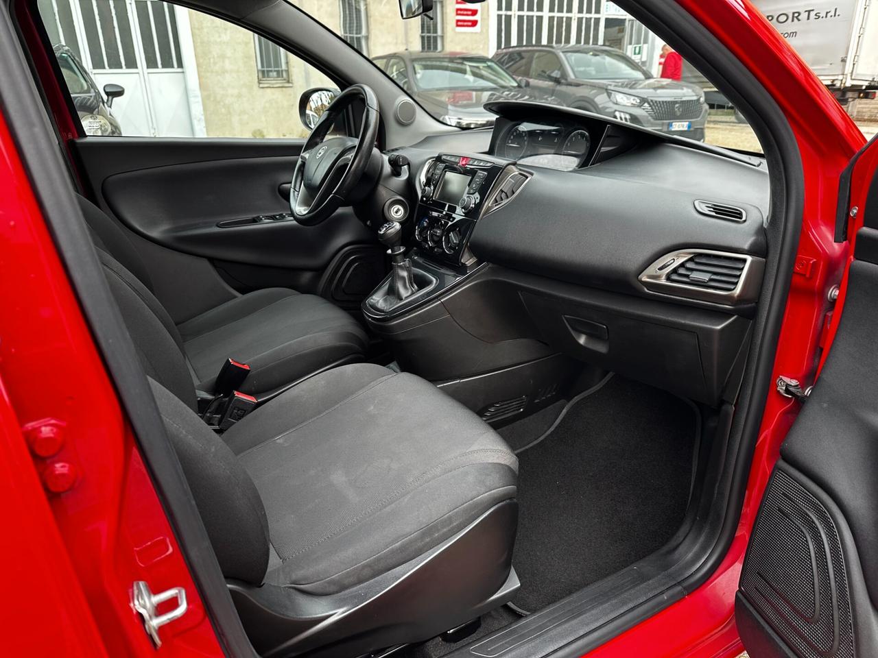 Lancia Ypsilon 1.2 69 CV 5 porte S&S Gold "NEOPATENTATI"