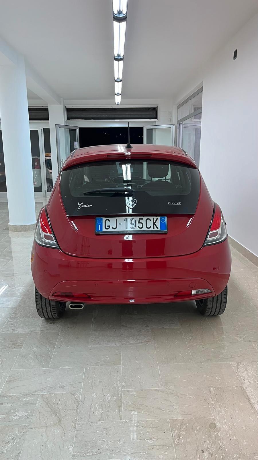 Lancia Ypsilon 1.0 FireFly 5 porte S&S Hybrid Ecochic Gold