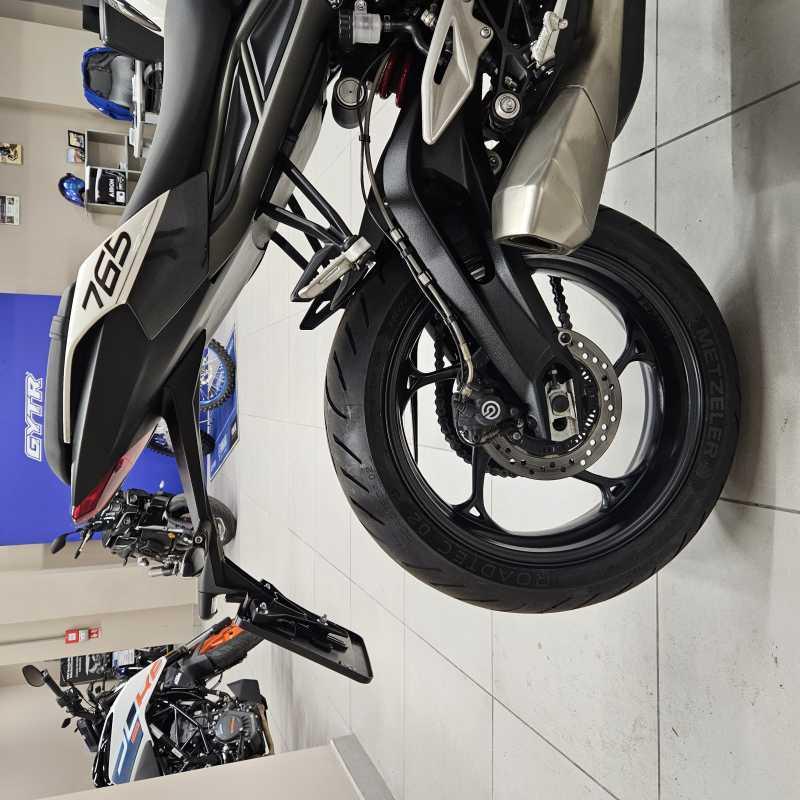 Triumph Street Triple 765 R - 2024