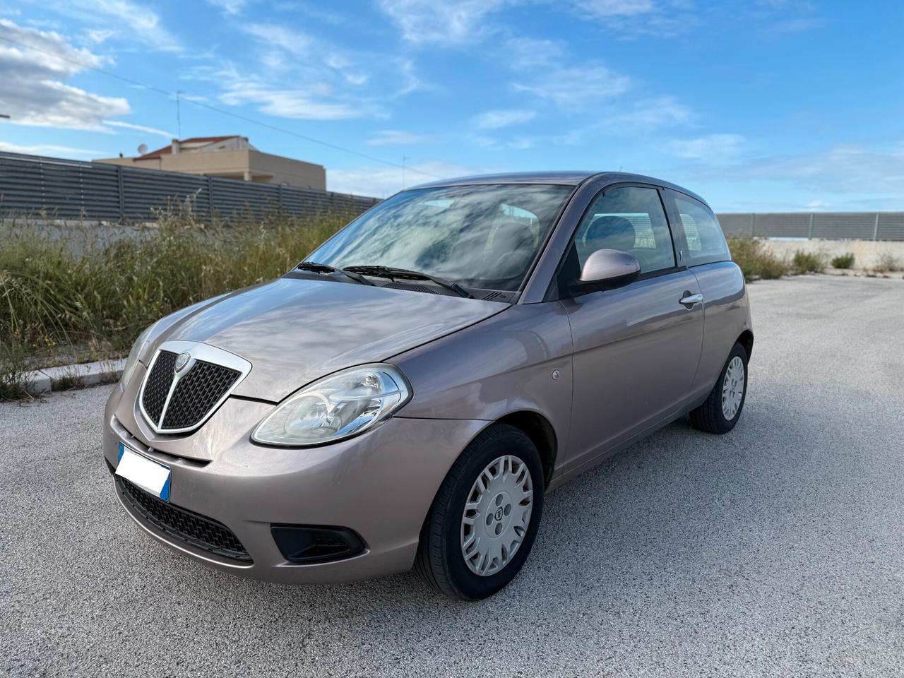 Lancia Ypsilon 1.3 MJT 90 CV MomoDesign