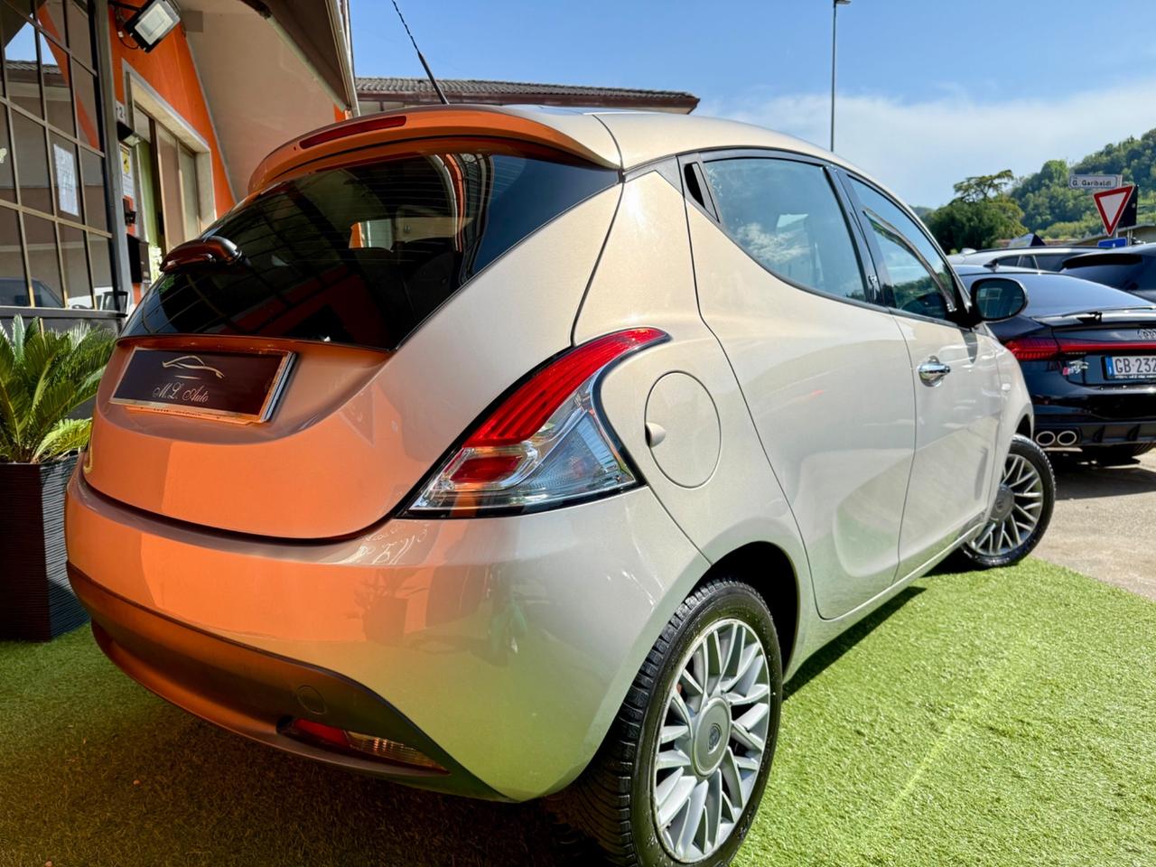 Lancia Ypsilon 1.2 69 CV 5 porte S&S Platinum