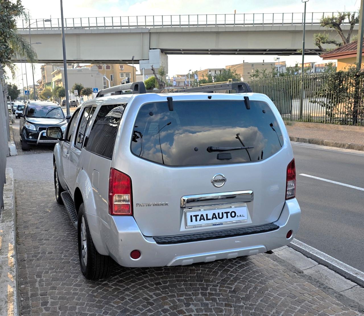 Nissan Pathfinder 2.5 dCi LE Auto 7 Posti