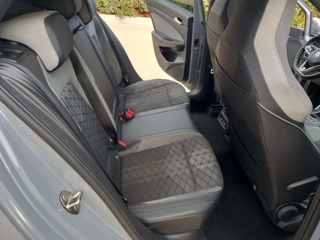 Volkswagen Golf 1.5 TSI EVO ACT R-Line