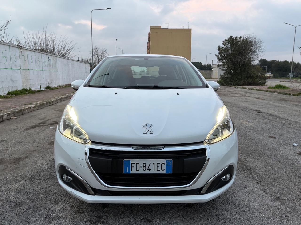 Peugeot 208 benzina 5 porte