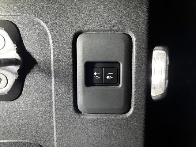 LAND ROVER Defender 110 3.0D I6 200CV Auto X-Dynamic HSE+IVA