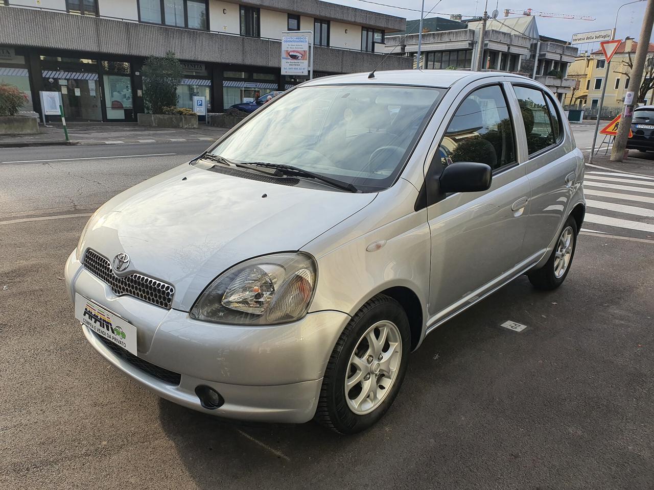 Toyota Yaris 1.0i 16V cat 5 porte Sol NEOPATENTATI