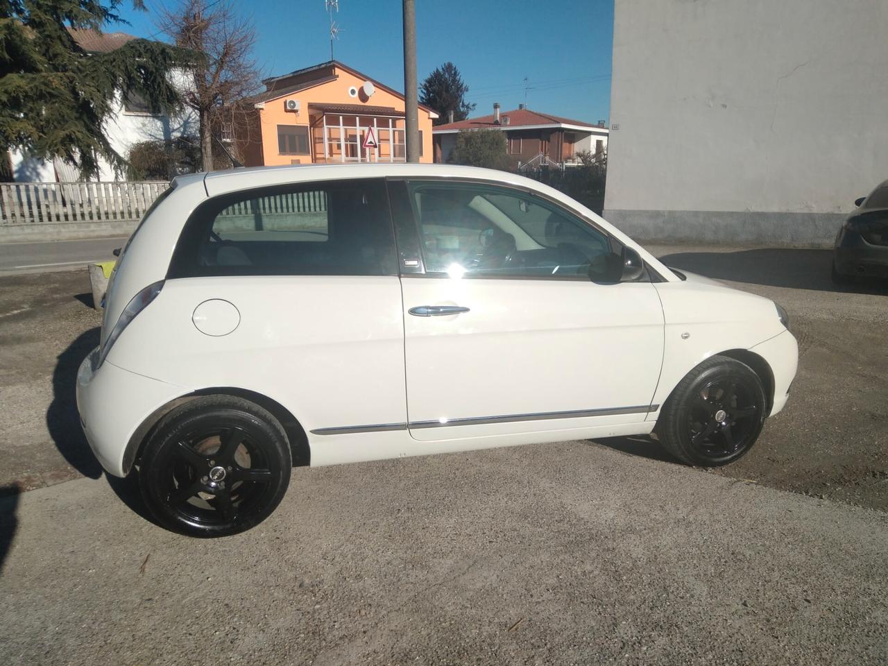 Lancia Ypsilon 1.2 69 CV Diva euro5 x neopatentati