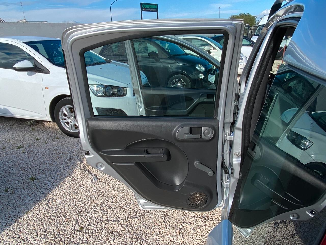 Fiat Panda 1.2 Lounge NEOPATENTATI E UNICO PROPRIETARIO