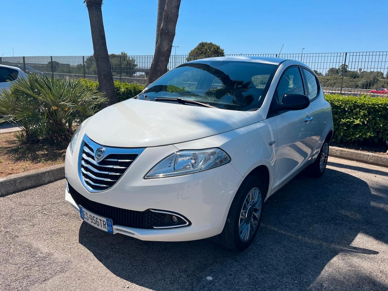 Lancia Ypsilon 0.9 TwinAir 85 CV 5 porte Metano Ecochic Gold