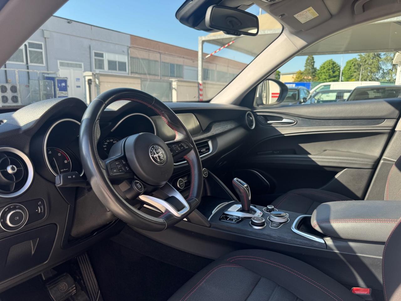 Alfa Romeo Stelvio 2.2 Turbodiesel 160 CV AT8 RWD Super Business Red Edition